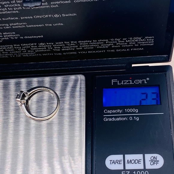 EUC 10K White Gold Princess-cut Diamond Ring - Picture 15 of 17